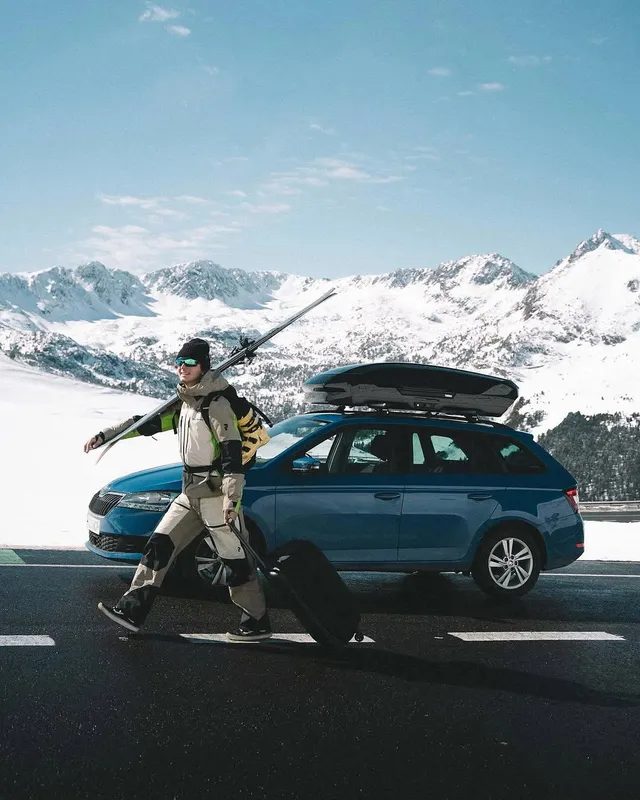 Happy Canadian family with packed Thule Motion 3 XL ready for road trip
